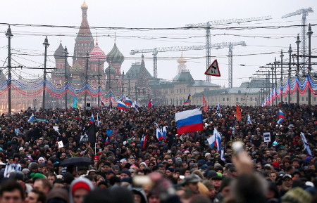 Khoảng 20.000 người Nga đã tham gia tuần hành (Ảnh: Tass)