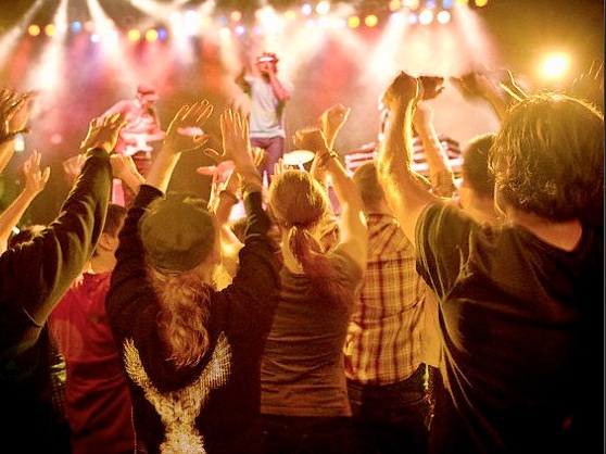 Nghe nhạc lớn, 1 tỷ người trẻ có nguy cơ mất thính lực