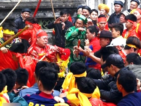 Tranh cướp tại lễ hội Truyền thống hay bản ngã