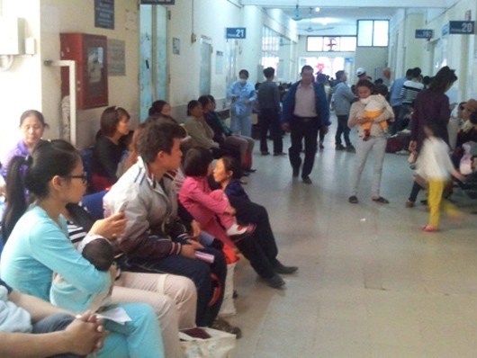 Thời tiết bất thường, trẻ nhập viện tăng cao