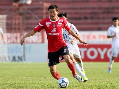 Chí Công bị treo giò 3 trận vì phun mưa vào đối thủ