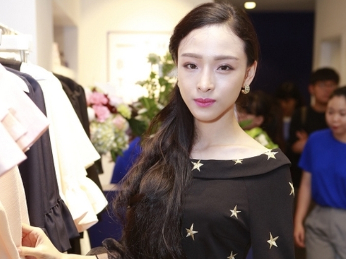 Bắt Hoa hậu Thế giới người Việt Trương Hồ Phương Nga