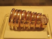 Lật tẩy chiêu mua đồng hồ bạc tỷ của Quang Lê, Thủy Tiên