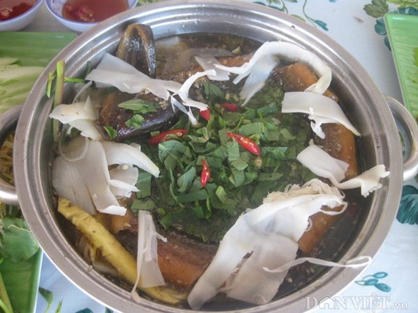 Đậm đà lẩu lươn nấu măng tre Mạnh Tông