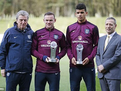 Vượt Sterling, Rooney xuất sắc nhất nước Anh