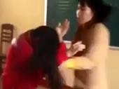 Sự thật clip cô giáo rượt đánh túi bụi học sinh