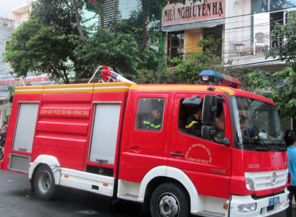 Cháy nhà nghỉ, 9 người nhập viện