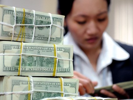 Giá đô la Mỹ bất ngờ vọt lên 21 630 đồng USD chiều nay 2 4