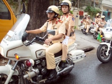 Đề xuất gắn camera ngay trên mũ cảnh sát giao thông