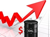 Giá dầu thô tăng vọt, chạm mức cao nhất trong 1 tháng