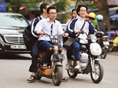 Từ ngày mai, Hà Nội Hạ hạnh kiểm học sinh không đội mũ bảo hiểm