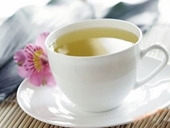 Uống trà không đúng cách có thể gây giòn xương