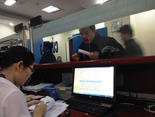 Hà Nội bắt đầu cấp, đổi giấy phép lái xe qua mạng