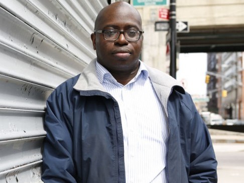 Anh bảo vệ bị sa thải vì đối xử quá tốt với cư dân