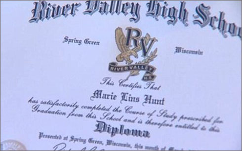 Cụ bà 104 tuổi nhận bằng tốt nghiệp phổ thông