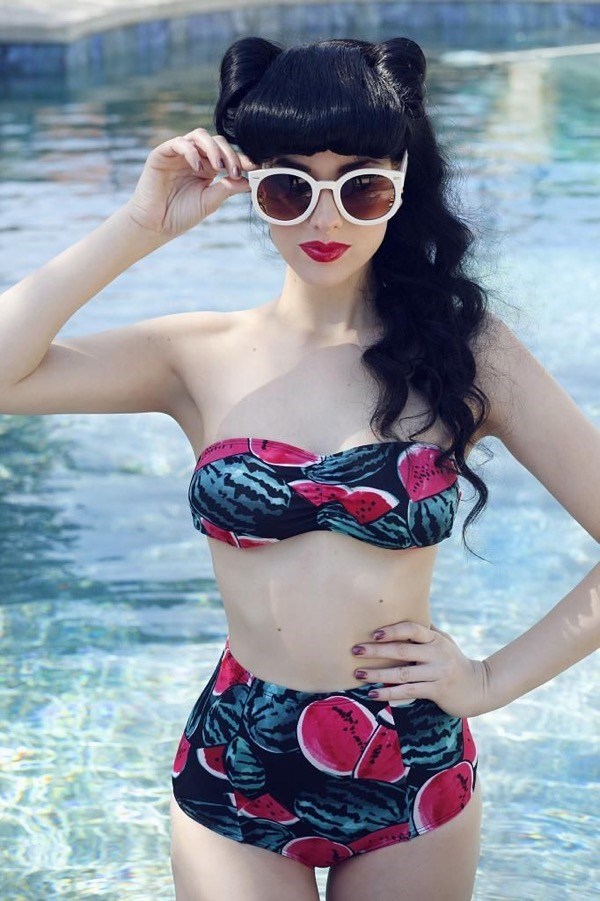 Điểm danh bốn món đồ thời thượng không thể thiếu khi đi biển