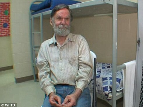 Bỗng nhớ lại tài khoản ngân hàng lưu lạc, người vô gia cư đủ tiền mua nhà