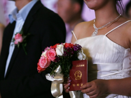 Vấn nạn chồng đồng tính bạo hành vợ ở Trung Quốc