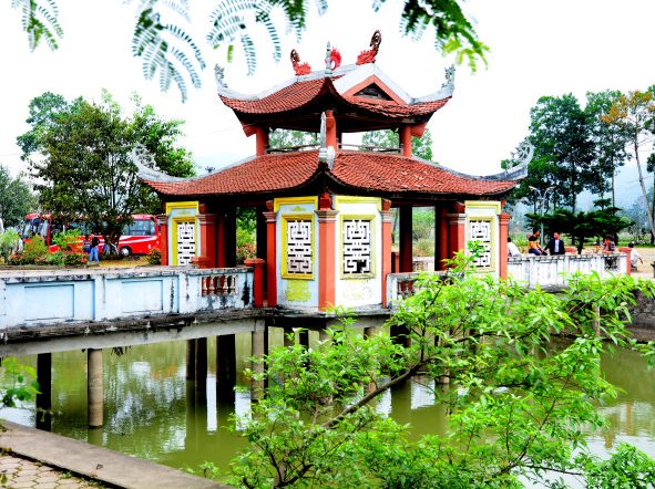 Dừng chân ghé thăm đền Thánh Đuổm