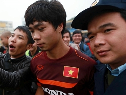 Công Phượng tạo cơn sốt vé tại sân Hàng Đẫy