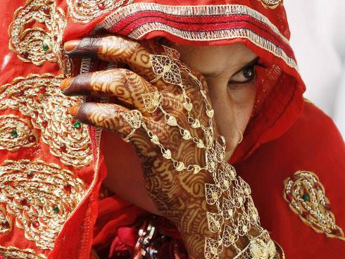 Giận chú rể, cô dâu cưới luôn em chồng