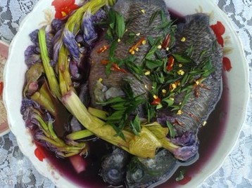 Nồi canh chua màu… tím