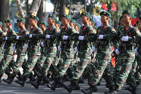 Các chiến sĩ tham gia buổi duyệt diễu binh Ảnh: NLĐ