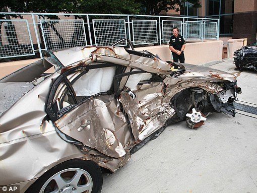 Phiên xử kì lạ một triệu phú Mỹ - Kỳ 2 Thủ đoạn pháp lí