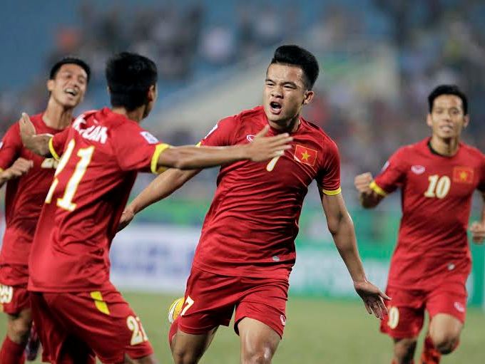 Gãy xương sườn, Hoàng Thịnh chia tay U23 Việt Nam