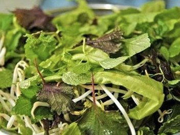 Ăn rau sống - Mối nguy ít người biết