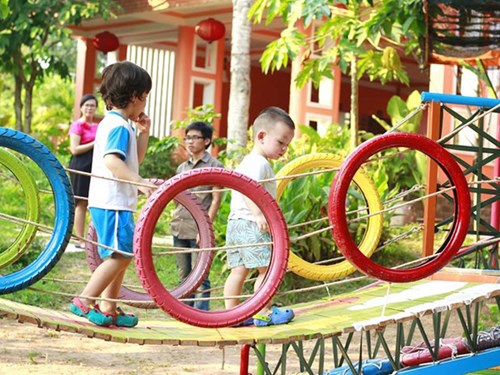 Trẻ chơi ở đâu, khi ở đâu cũng… bị chiếm