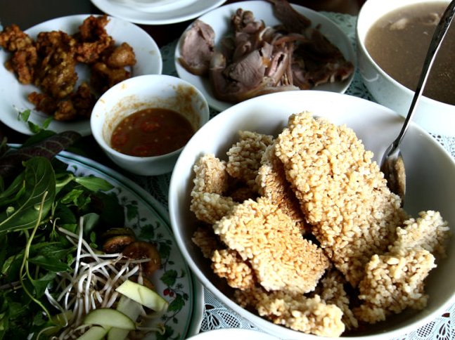 Về Ninh Bình ăn cơm cháy thịt dê