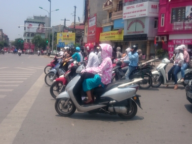 Nắng nóng gay gắt ở miền Bắc, miền Trung, có nơi 39 độ C