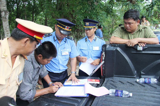 Xử lý xe quá tải Tài xế có nhiều chiêu né lực lượng chức năng