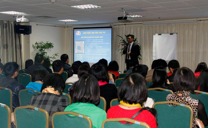 Chi bạc triệu sinh trắc vân tay đoán tương lai cho con