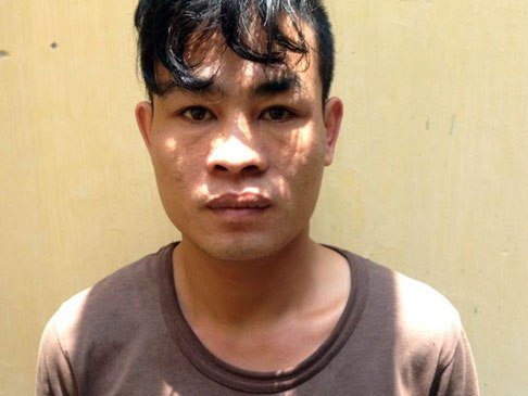 Hà Nội Đấu điện vào cửa sắt để ngăn cản công an