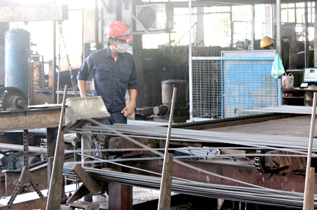 Sắt thép nội đuối sức