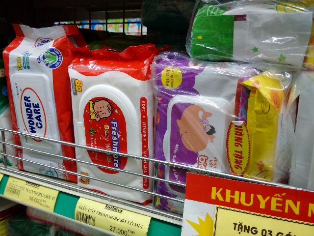 Đánh cược sức khỏe người dùng với khăn ướt, dầu gội và sữa tắm xịn