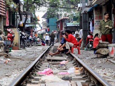 Hà Nội tăng cường kiểm tra xử lý vi phạm an toàn đường sắt