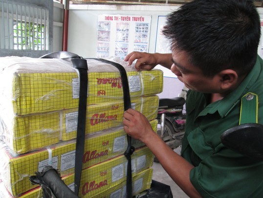 Lo thịt bẩn ung dung lên bàn ăn