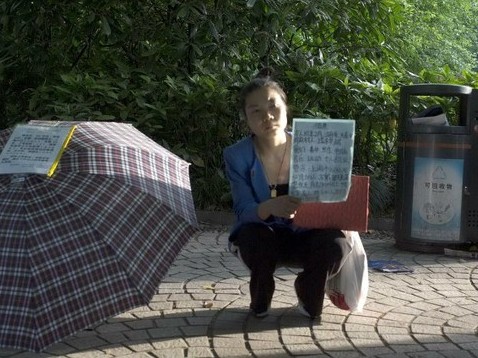 Gái ế tuyển chồng ngoài công viên