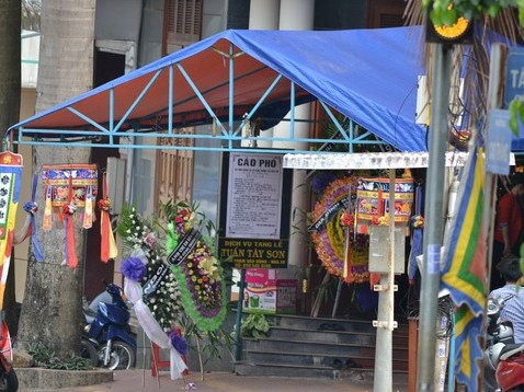 Vợ một đại gia tự tử trong khách sạn