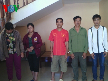 Bắt 6 đối tượng buôn bán người sang Trung Quốc