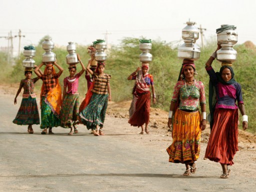 Cưới vợ về chỉ để đi bê nước