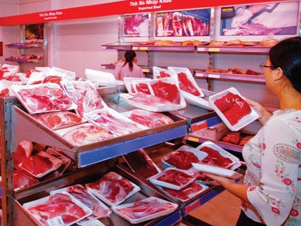 Ồ ạt nhập khẩu thịt, chăn nuôi trong nước đi về đâu