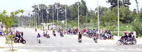Đua xe hoành hành ở khu dân cư đường Võ Thị Sáu