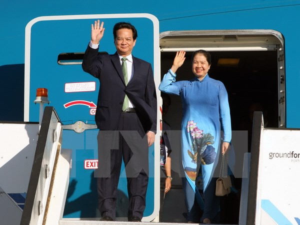 Thủ tướng Nguyễn Tấn Dũng và Phu nhân đến sân bay quân sự Figo Manduro, Thủ đô Lisbon. (Ảnh: Đức Tám/TTXVN)