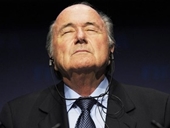 Sepp Blatter từ chức, thế giới bóng đá hả hê