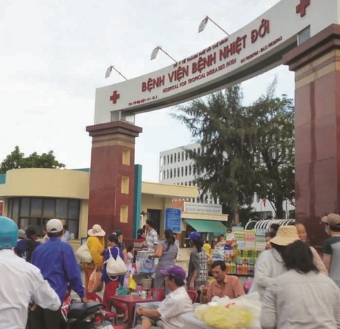 Bệnh nan y trước cổng các bệnh viện