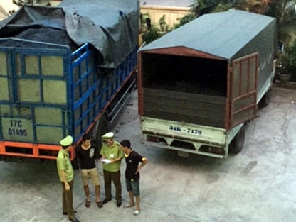 Bắt 4 xe ô tô vận chuyển 85 tấn than trái phép